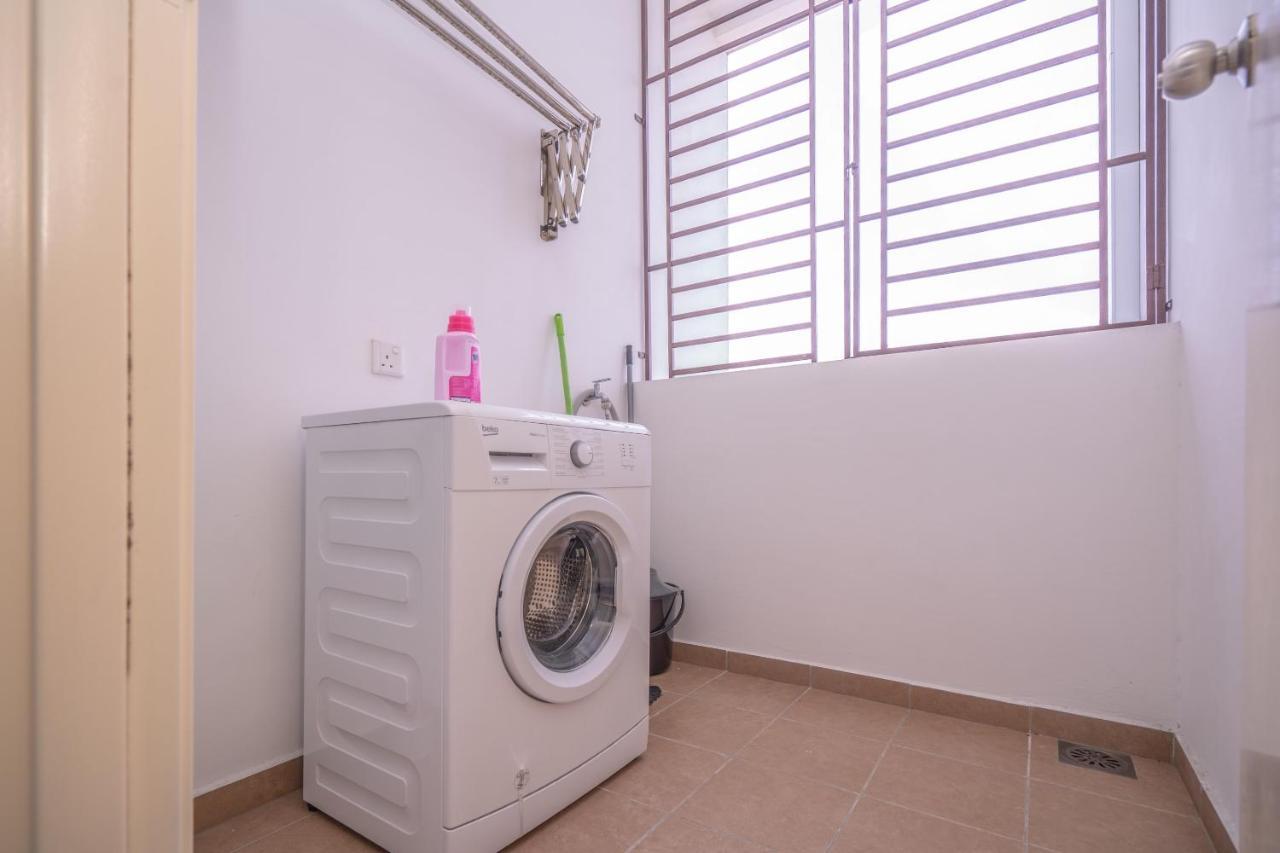 Oyo 90450 D' Summit 1bhk Yml 2128