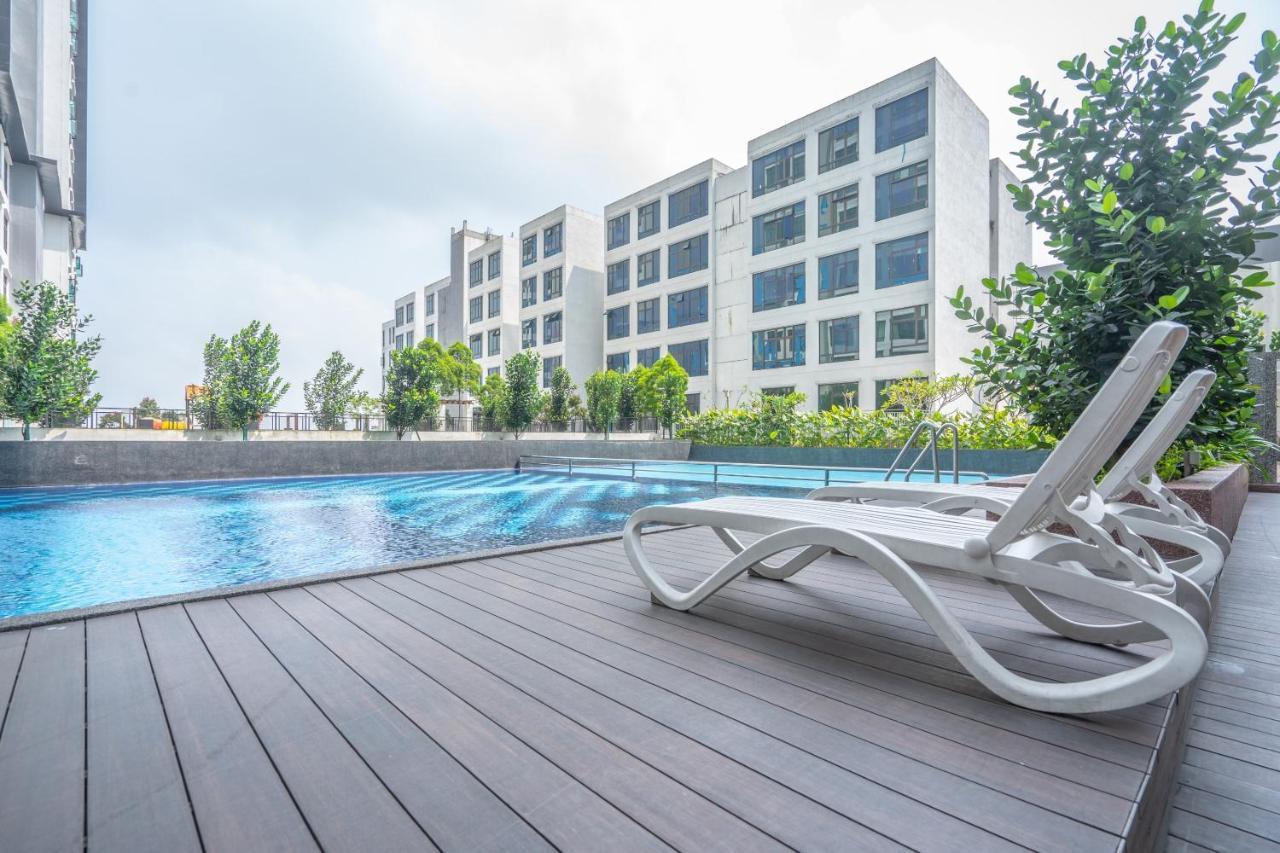 Oyo 90450 D' Summit 1bhk Yml 2128 2*